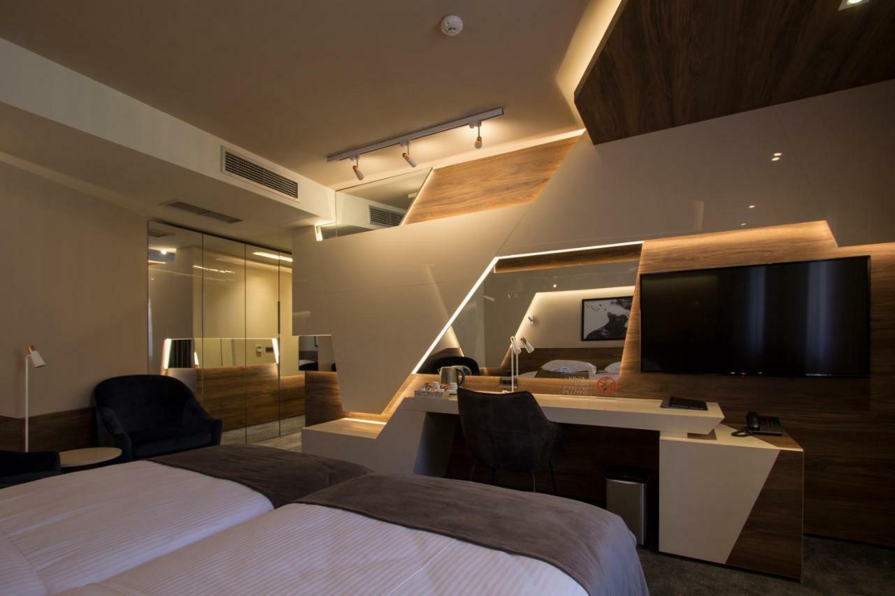 Boutique 25H By Eva Stay 018 Nis Bagian luar foto